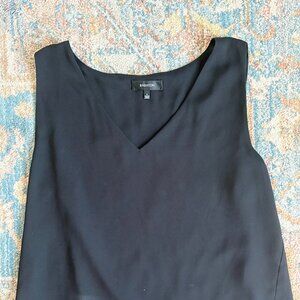 Professional sleeveless blouse